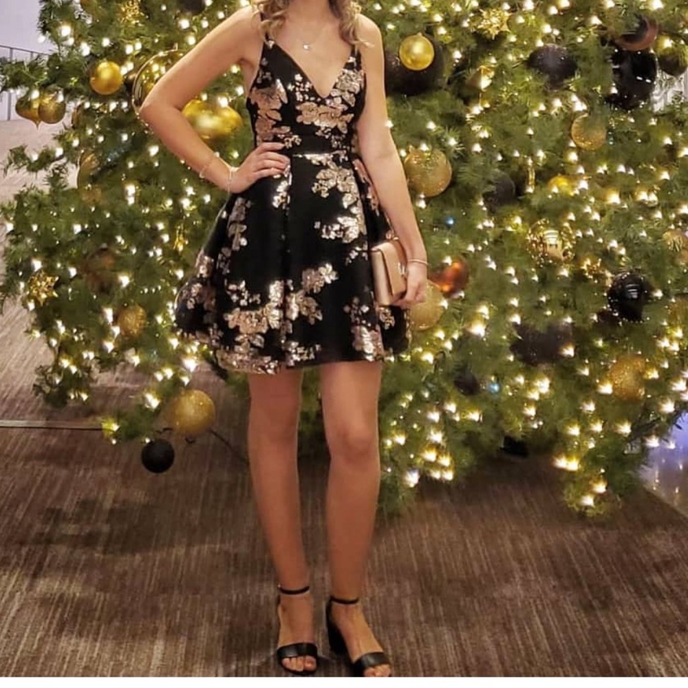 Honey Apeach Elegant Black and Gold Floral Sequence Mini Dress